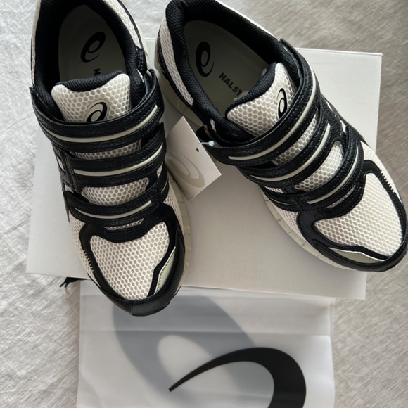 Athletic_Shoes
